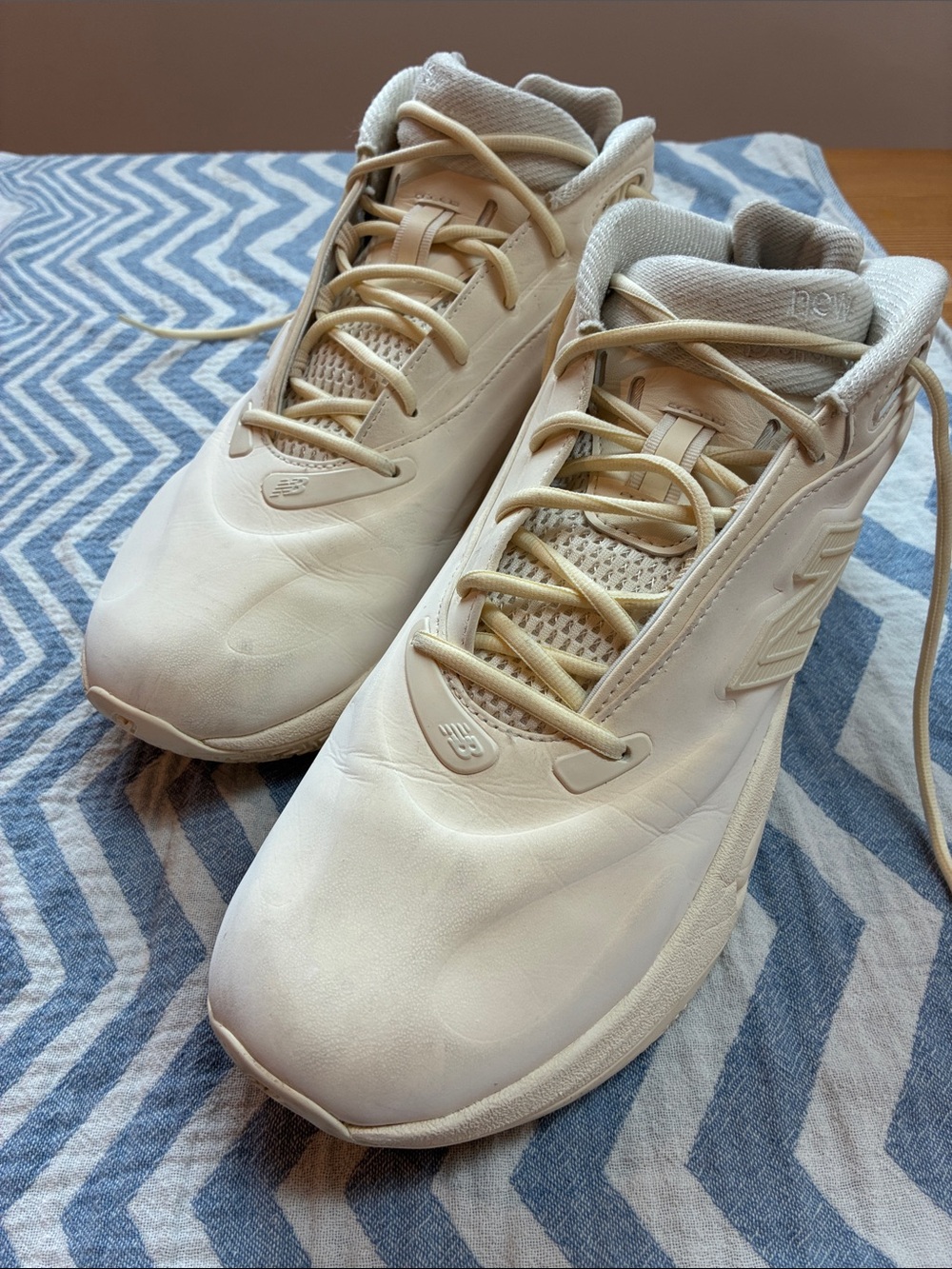 White New Balance basketball sneakers mens 10.5 tennis shoes high tops